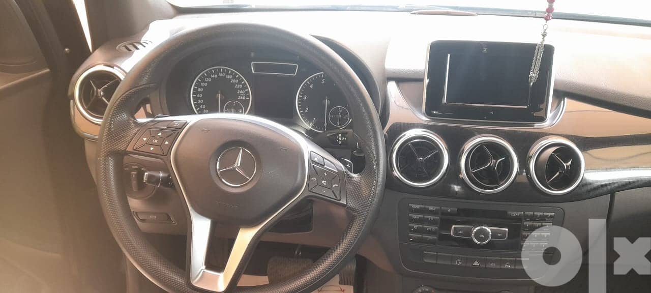Mercedes benz B180 panorama 2014 1