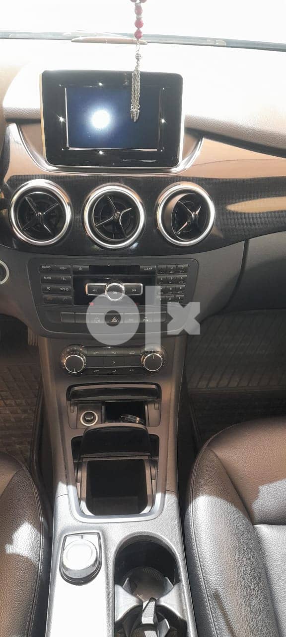 Mercedes benz B180 panorama 2014 3
