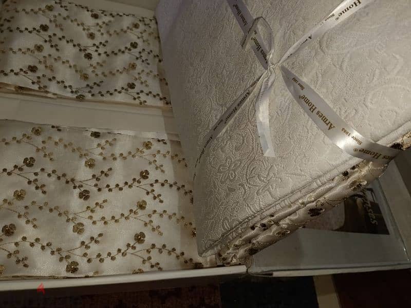 مفرش سرير ل عروسة . . تركي جديد بالكرتونة لم يستخدم. . رقيق وشيك جدا 1