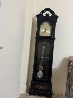 ساعة قديمة تشتغل بكافة عالية بحالة جيدة جدا