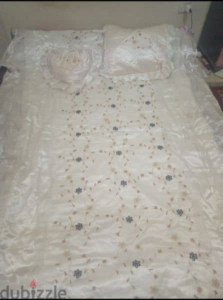 تلات مفارش  سرير كبيرو2 لسرير الاطفال يصلح عروسه استخدام  مرة واحدة 2