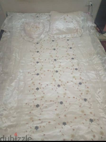 تلات مفارش  سرير كبيرو2 لسرير الاطفال يصلح عروسه استخدام  مرة واحدة 3