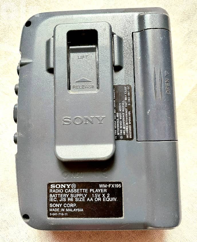 ووكمان SONY ماليزي اصلي وارد السعودية -AM / FM radio+ cassette player 5