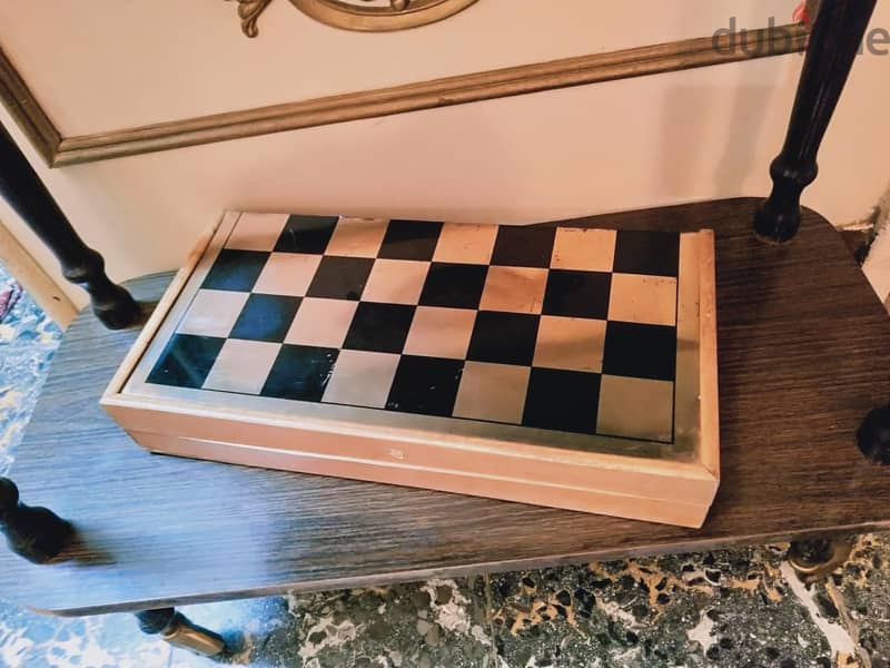 شطرنج وطاولة من السبعينيات رقعة كبيرة ممغنط 40 * 40 سم وارد الخارج 15