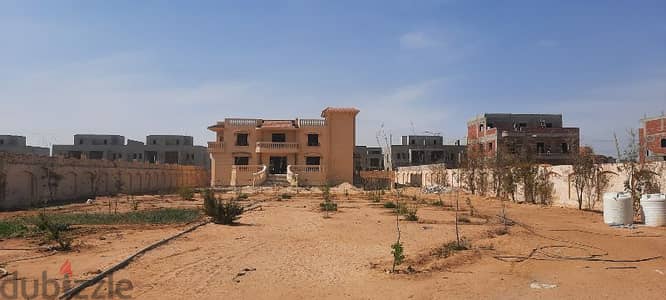 فيلا مستقلة، مساحة فدان كامل ملاصقة كمبوند كارماجيت حوض ١ زايد الجديدة
