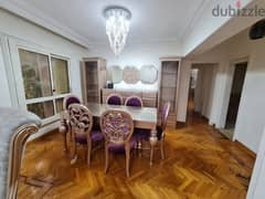 Dining room in excellent condition 0