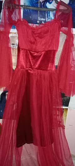 فستان احمر 0