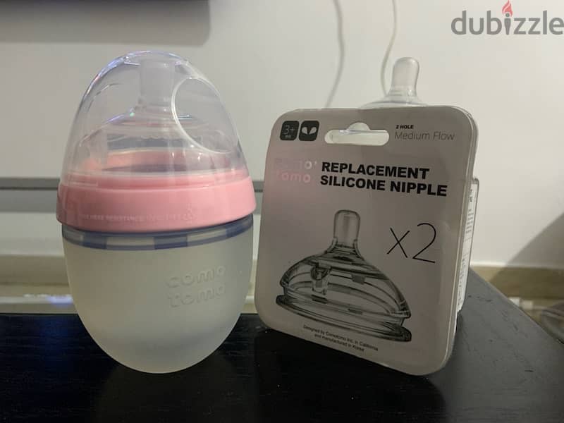 Comotomo Bottle with Two Nipple Replacements 2