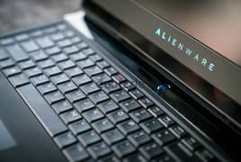 laptop ailenware 17 R4  لابتوب الين وير + الشنطه