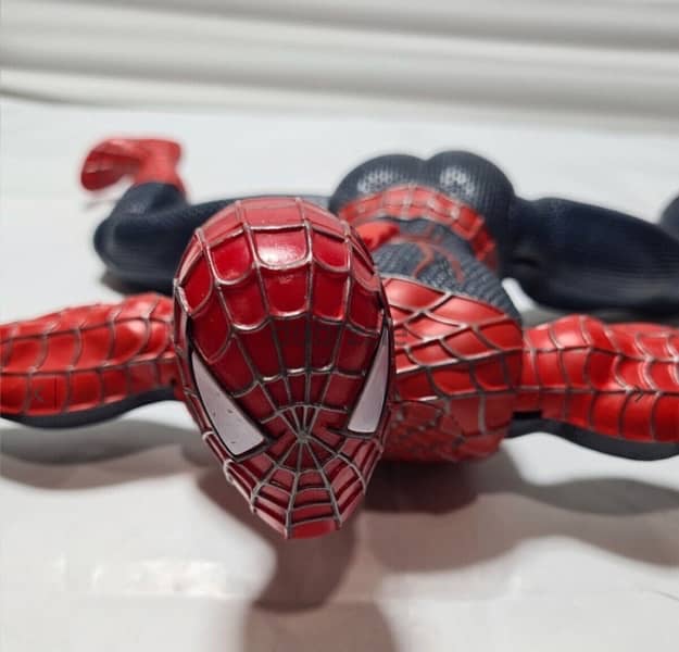 Electronic Floor Crawling Spider-Man w/ lights and sound 1