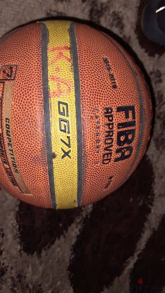 Molten Basketball Size 7 (used like new) 1