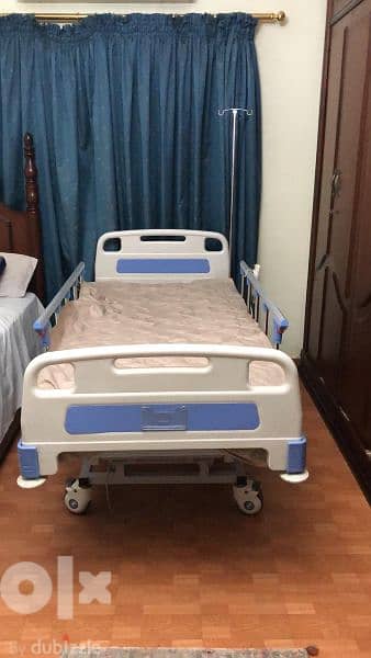 سرير طبي متحرك قوي للإيجار الشهري بالمنزل ٠١١١١٩٨٦٨٢٨ 1