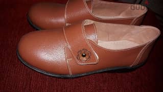 حذاء جلد طبيعي من التاج مقاس ٤٢ 0