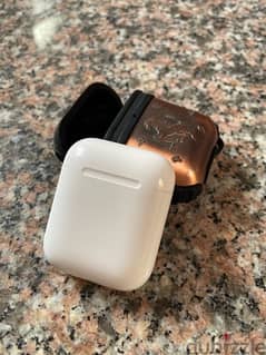 AirPods 2 Case charging + Left AirPods
