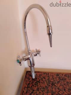 من النوادر . Water Saving Faucet خلاط من تجهيزات المعامل سخن وبارد . 0