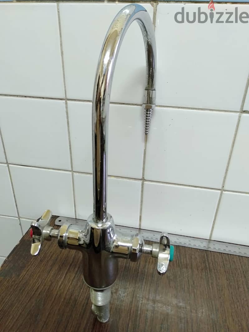 من النوادر . Water Saving Faucet خلاط من تجهيزات المعامل سخن وبارد . 5