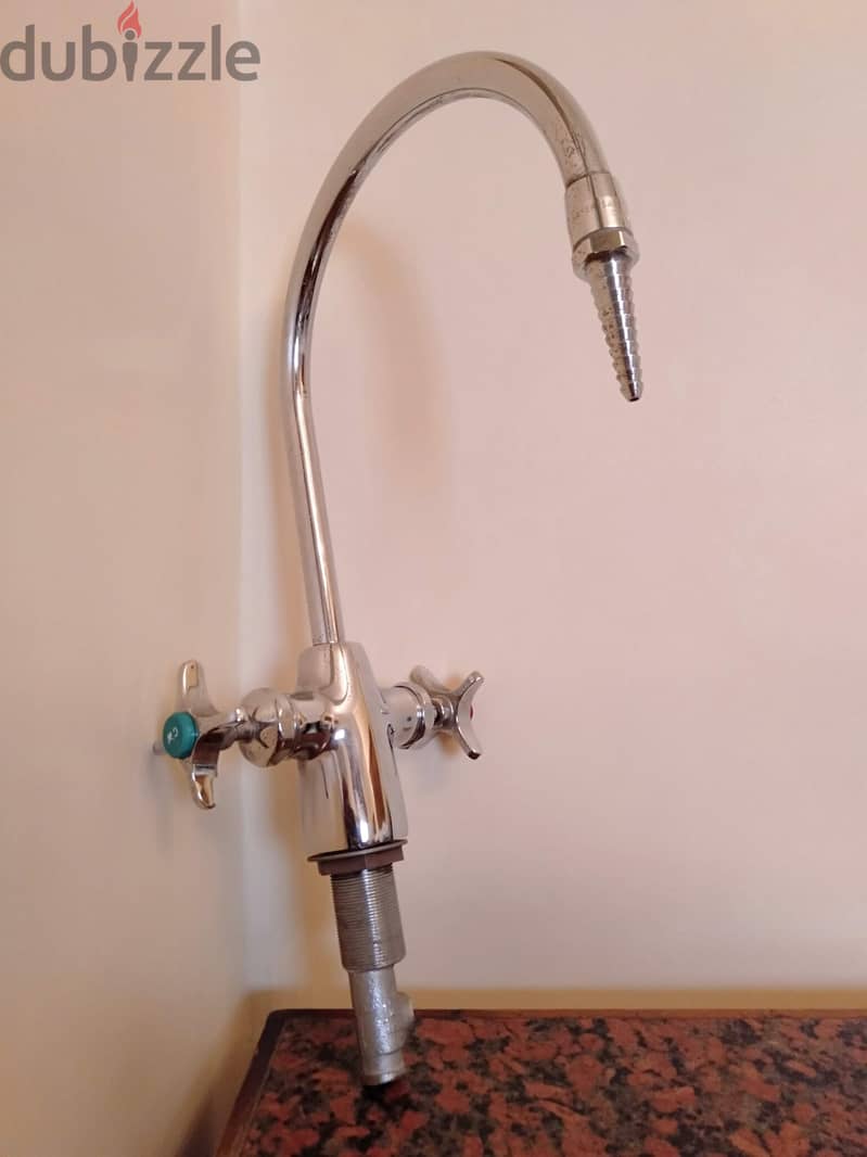 من النوادر . Water Saving Faucet خلاط من تجهيزات المعامل سخن وبارد . 7
