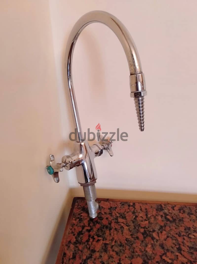 من النوادر . Water Saving Faucet خلاط من تجهيزات المعامل سخن وبارد . 6
