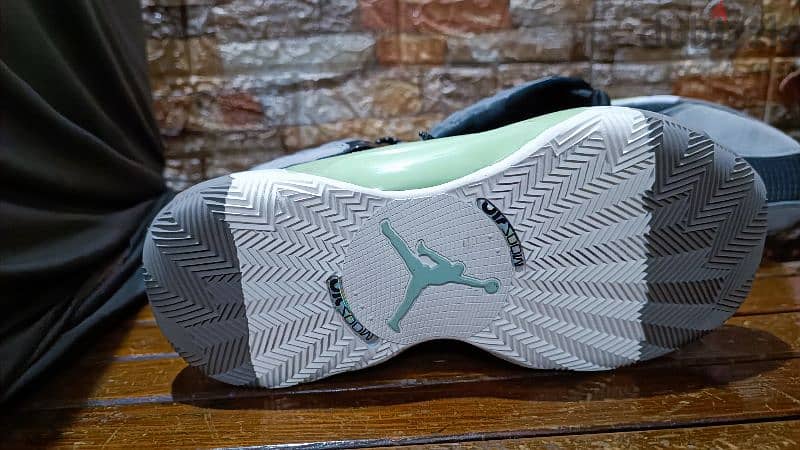 كوتش باسكت كره سله Nike Air Jordan مقاس ٣٨ جديد 3