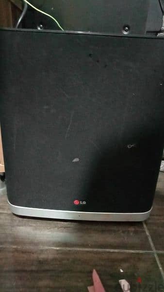 LG sound speakers and sub