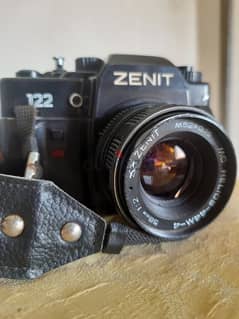 كاميرا زينيت قديمة صناعة روسي (zenit 122)