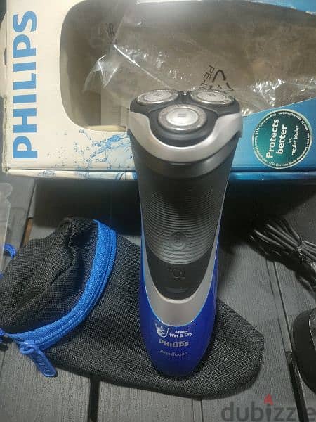 Philips AT890 AquaTouch Wet & Dry Electric Shaver 1