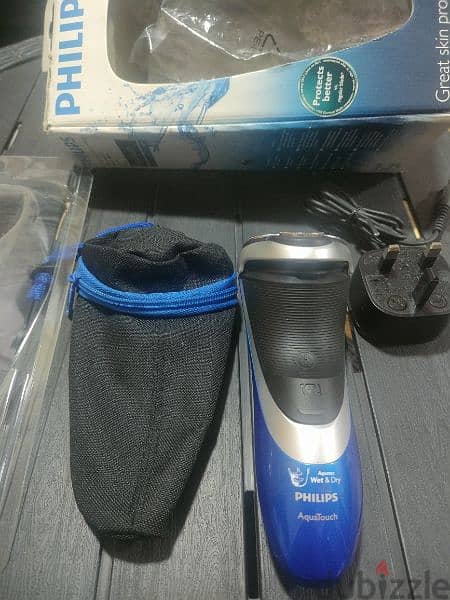 Philips AT890 AquaTouch Wet & Dry Electric Shaver 4