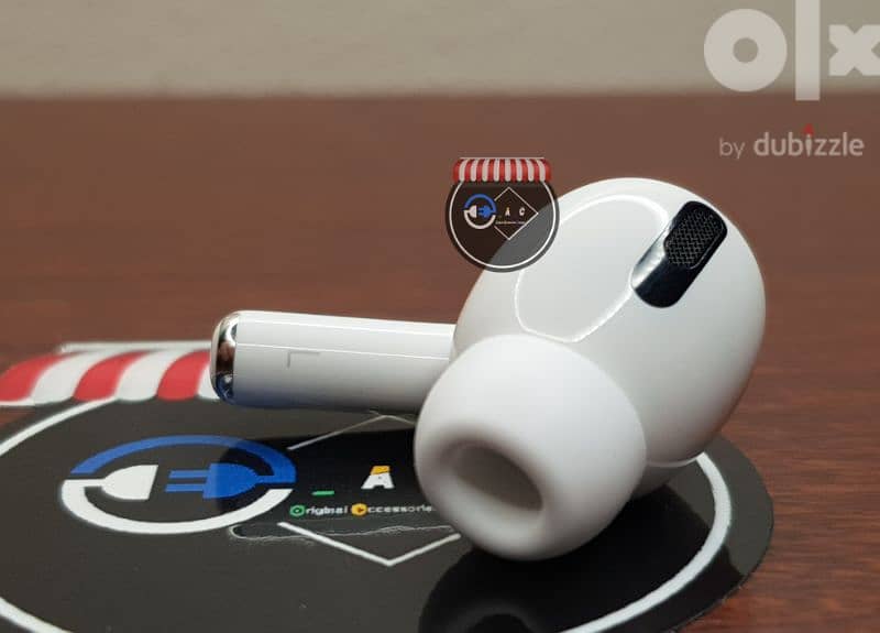 Left side ear Airpods pro first generation  استعمال ايام بدون خربوش 1