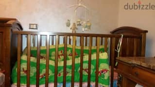 juniors baby bed with mattress سرير اطفال جونيورز حالتة ممتازة 0
