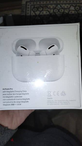 Apple airpods pro 1st generation 1