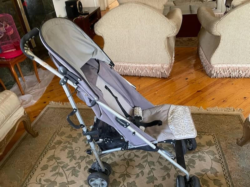 3 items Chicco car chair , Pre maman posset and Maclaren baby chair 1