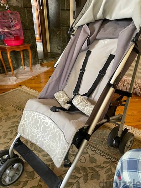 3 items Chicco car chair , Pre maman posset and Maclaren baby chair 3