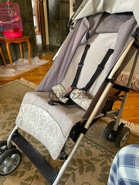 3 items Chicco car chair , Pre maman posset and Maclaren baby chair 4