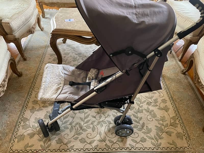 3 items Chicco car chair , Pre maman posset and Maclaren baby chair 8