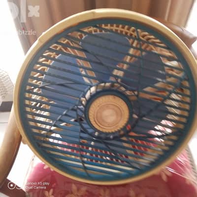 مروحة حائط ستة ريشة بجميع مكوناتها محتاجة صيانة