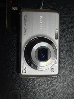 للبيع كاميرا سوني Cybershot W230 12.1MP بحالة ممتازة كالجديدة 0