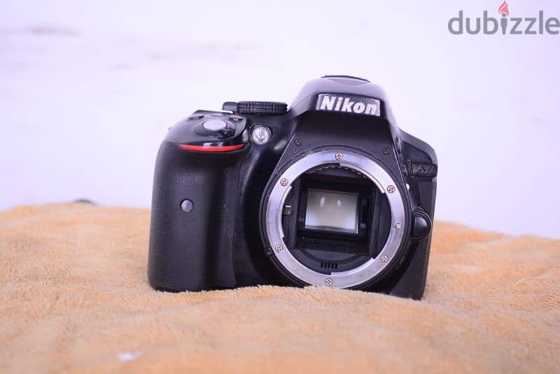 body Nikon d 5300 like new 8