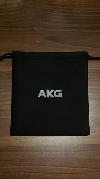 AKG Y50BTBLK wireless headphones 2