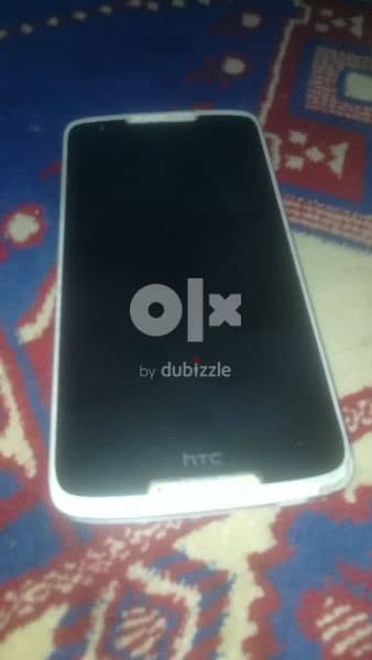 htc 828  يحتاج شاشة 4