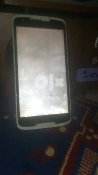 htc 828  يحتاج شاشة 0