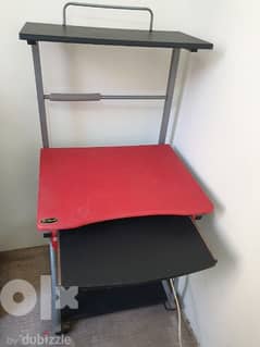Used PC table in an excellent condition 0