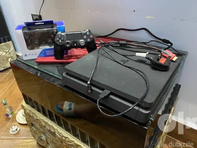 PlayStation 4 used 500GB+2 Controlers