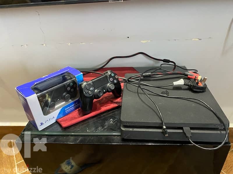 PlayStation 4 used 500GB+2 Controlers 1