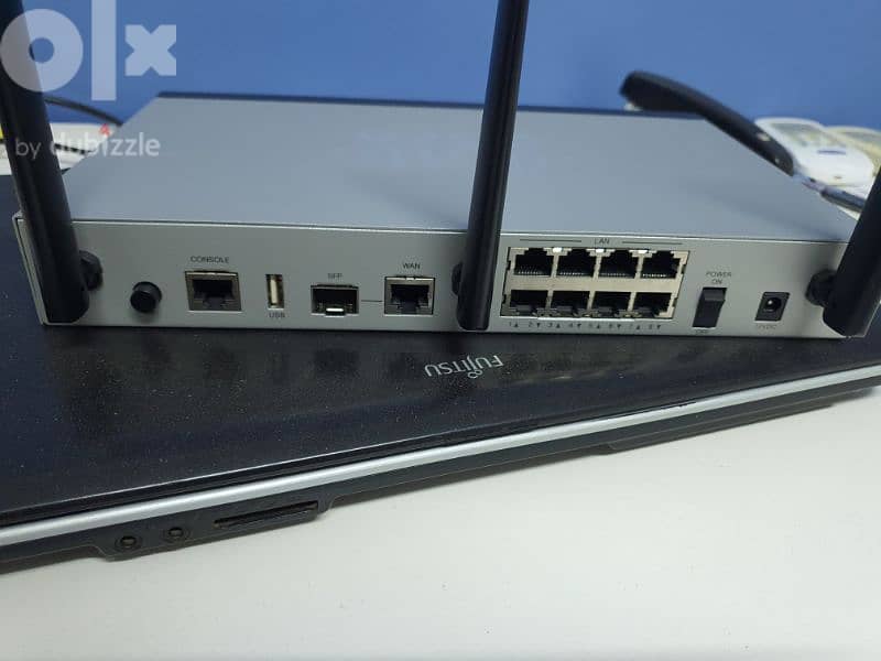 Cisco RV26OW Wireless VPN Router with 8 ports 7