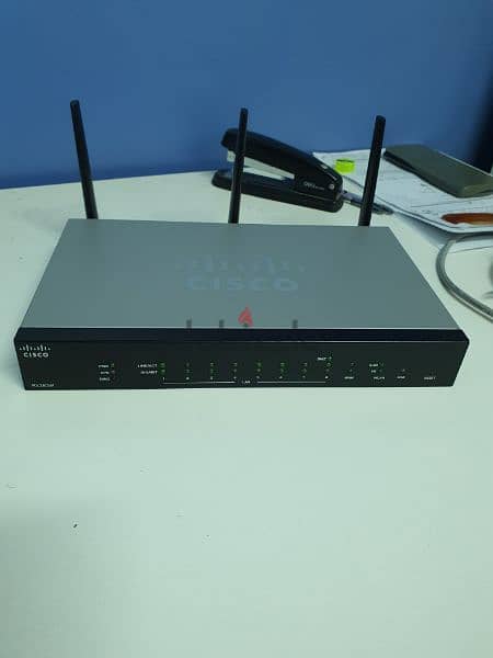 Cisco RV26OW Wireless VPN Router + TP-LINK TL-WA901ND wireless router 11