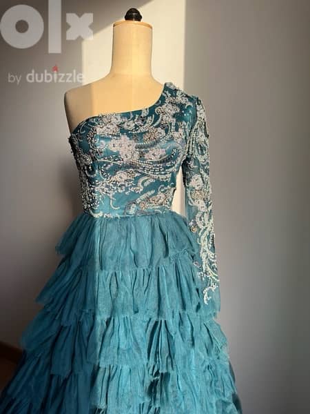 Soiree ruffled dress used once Size small 36 0