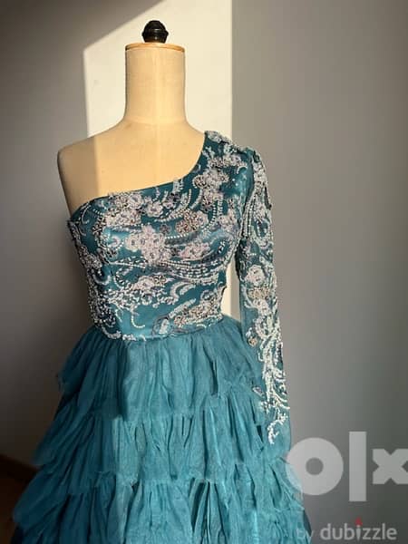 Soiree ruffled dress used once Size small 36 3