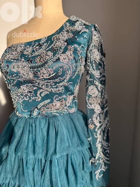 Soiree ruffled dress used once Size small 36 5