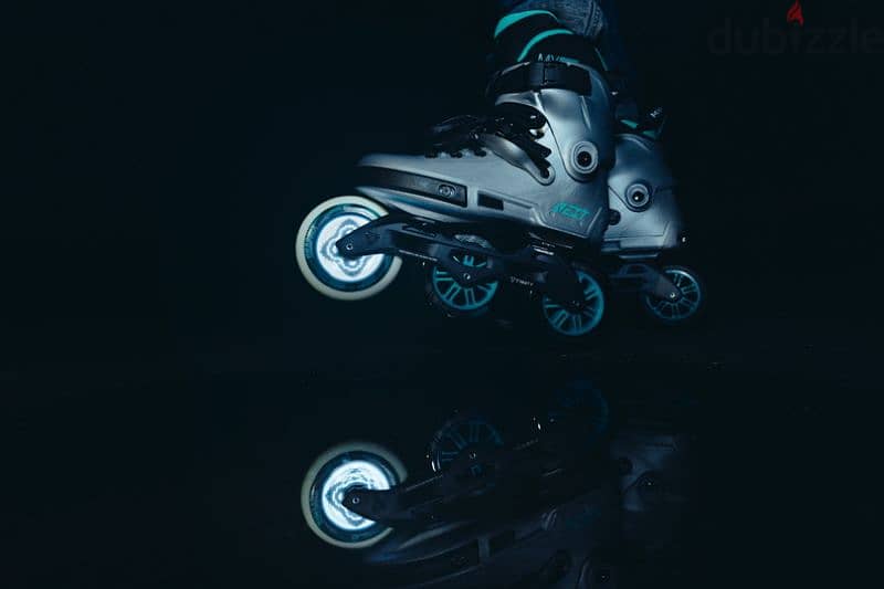 Powerslide Wheels Graphix show white LEDs عجلات تضيأ أبيض بأشكال مميزة 2