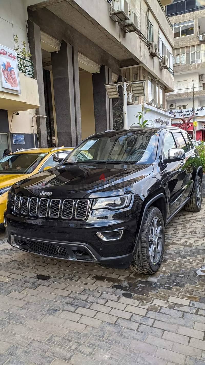 Jeep grand 2022 بدون مصاريف إدارية وثيقة تأمين هدية 0